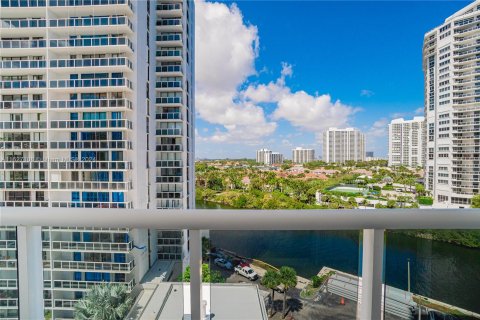 Condo in Aventura, Florida, 2 bedrooms  № 1282196 - photo 22