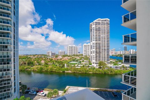 Condo in Aventura, Florida, 2 bedrooms  № 1282196 - photo 30