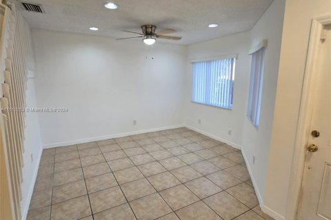 Copropriété à vendre à Pembroke Pines, Floride: 3 chambres, 136.38 m2 № 1209784 - photo 3