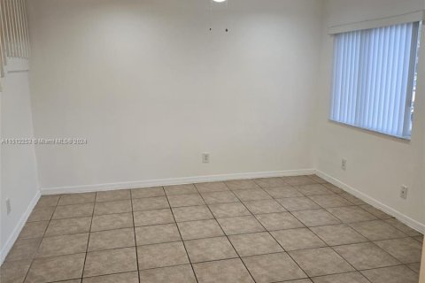 Condo in Pembroke Pines, Florida, 3 bedrooms  № 1209784 - photo 8