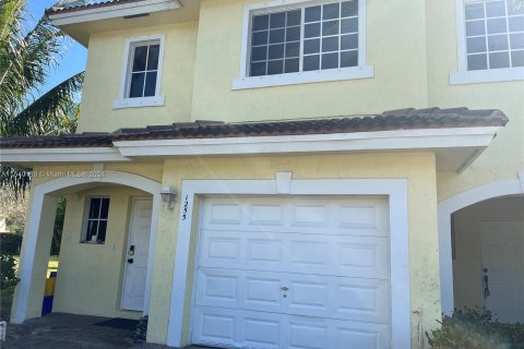 Townhouse in West Palm Beach, Florida 3 bedrooms, 156.91 sq.m. № 1037727 - photo 1
