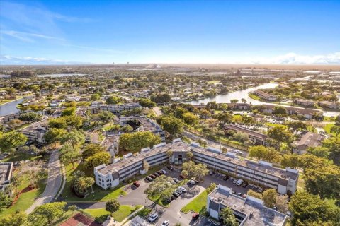 Condo in Tamarac, Florida, 1 bedroom  № 1077038 - photo 1