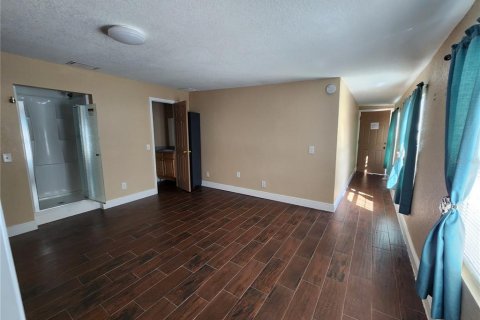 Casa en venta en Tampa, Florida, 5 dormitorios, 252.97 m2 № 1064070 - foto 12