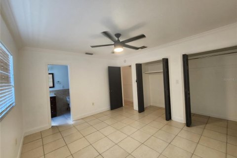 Casa en venta en Tampa, Florida, 5 dormitorios, 252.97 m2 № 1064070 - foto 19