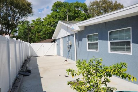 Casa en venta en Tampa, Florida, 5 dormitorios, 252.97 m2 № 1064070 - foto 4