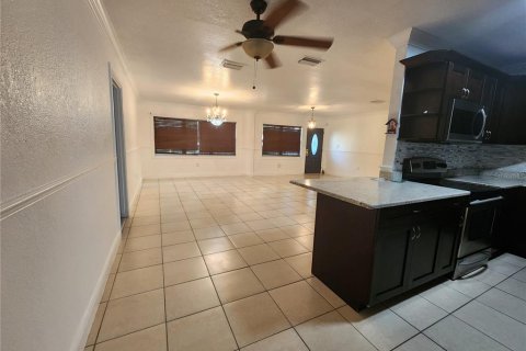 Casa en venta en Tampa, Florida, 5 dormitorios, 252.97 m2 № 1064070 - foto 16