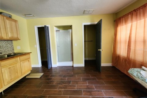 Casa en venta en Tampa, Florida, 5 dormitorios, 252.97 m2 № 1064070 - foto 13