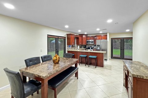 Villa ou maison à vendre à Pembroke Pines, Floride: 4 chambres, 216.65 m2 № 1228810 - photo 15