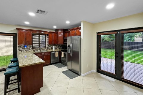 Villa ou maison à vendre à Pembroke Pines, Floride: 4 chambres, 216.65 m2 № 1228810 - photo 16