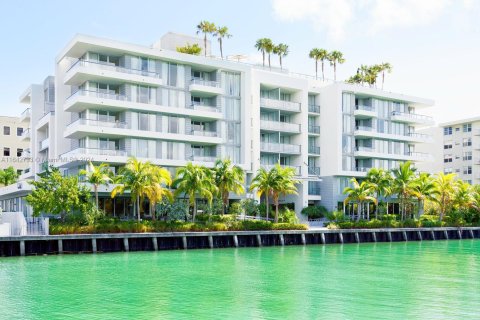 Hotel en venta en Bay Harbor Islands, Florida № 1325495 - foto 1