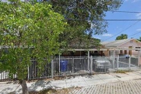 Commercial property in Miami, Florida 167.04 sq.m. № 1293775 - photo 1