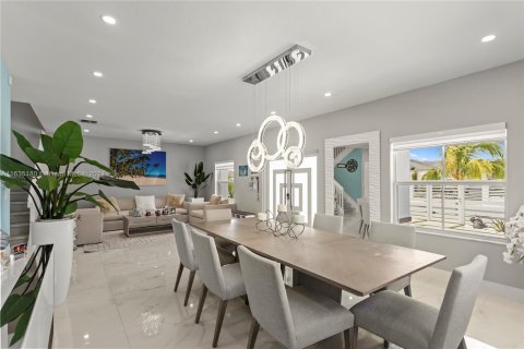 Casa en venta en Miami, Florida, 5 dormitorios, 314.01 m2 № 1305114 - foto 21