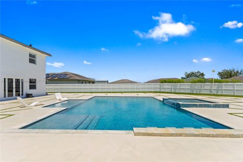 Casa en venta en Miami, Florida, 5 dormitorios, 314.01 m2 № 1305114 - foto 8