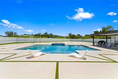 Villa ou maison à vendre à Miami, Floride: 5 chambres, 314.01 m2 № 1305114 - photo 2