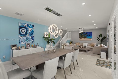 Casa en venta en Miami, Florida, 5 dormitorios, 314.01 m2 № 1305114 - foto 22