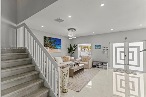 Casa en venta en Miami, Florida, 5 dormitorios, 314.01 m2 № 1305114 - foto 25