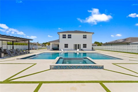 Casa en venta en Miami, Florida, 5 dormitorios, 314.01 m2 № 1305114 - foto 5