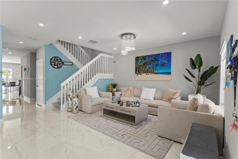 Casa en venta en Miami, Florida, 5 dormitorios, 314.01 m2 № 1305114 - foto 24