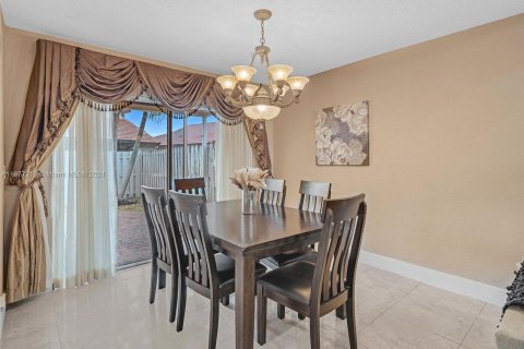 Villa ou maison à vendre à Pembroke Pines, Floride: 4 chambres, 202.06 m2 № 1402786 - photo 7