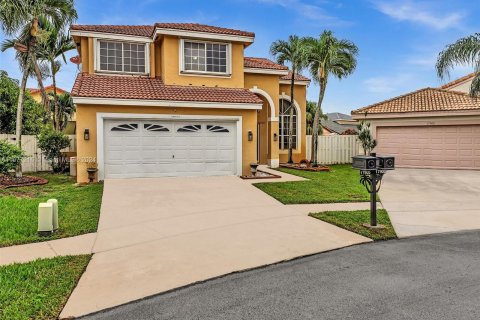 Villa ou maison à vendre à Pembroke Pines, Floride: 4 chambres, 202.06 m2 № 1402786 - photo 1