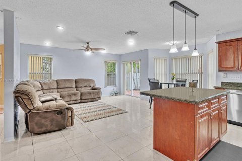 Villa ou maison à vendre à Pembroke Pines, Floride: 4 chambres, 202.06 m2 № 1402786 - photo 10