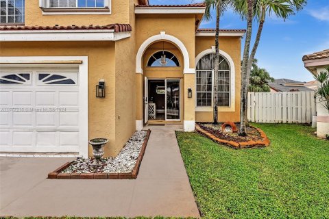 Villa ou maison à vendre à Pembroke Pines, Floride: 4 chambres, 202.06 m2 № 1402786 - photo 2