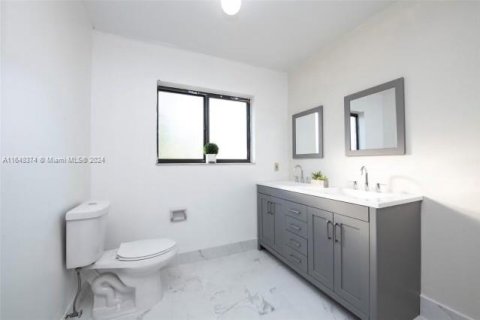 Casa en venta en Miami, Florida, 4 dormitorios, 180.69 m2 № 1331123 - foto 8