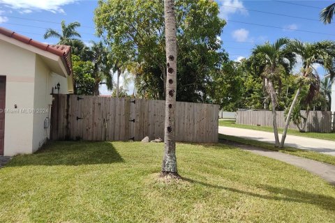 House in Miami, Florida 4 bedrooms, 180.69 sq.m. № 1331123 - photo 29