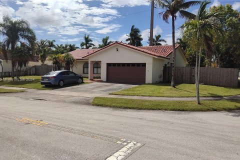 Casa en venta en Miami, Florida, 4 dormitorios, 180.69 m2 № 1331123 - foto 2