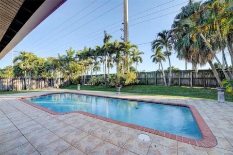 Casa en venta en Miami, Florida, 4 dormitorios, 180.69 m2 № 1331123 - foto 26