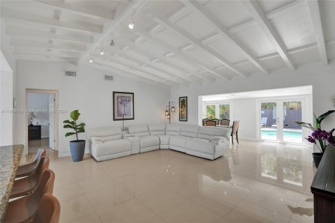 House in North Miami, Florida 4 bedrooms, 188.41 sq.m. № 1370358 - photo 16