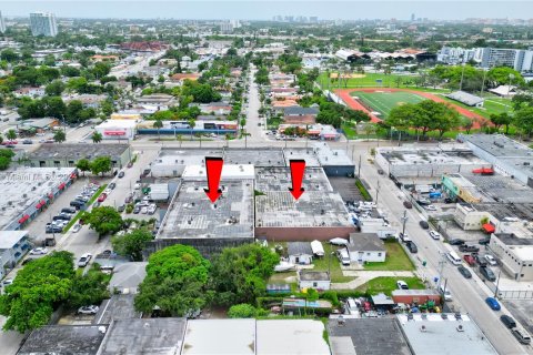 Propiedad comercial en venta en Miami, Florida № 1223787 - foto 2