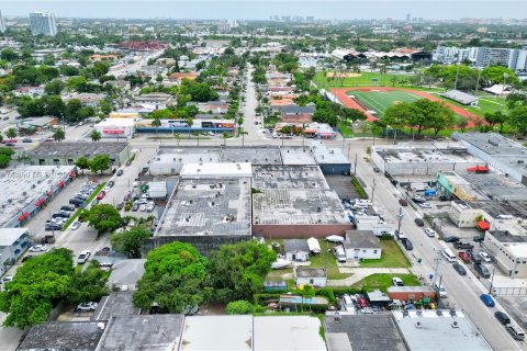 Propiedad comercial en venta en Miami, Florida № 1223787 - foto 5