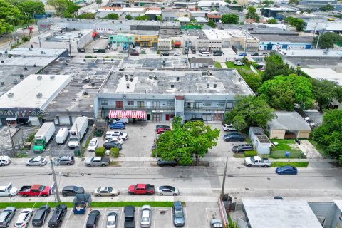 Propiedad comercial en venta en Miami, Florida № 1223787 - foto 4