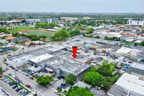 Propiedad comercial en venta en Miami, Florida № 1223787 - foto 6