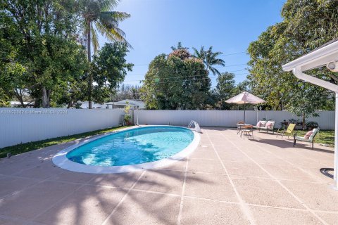 Villa ou maison à vendre à North Miami Beach, Floride: 4 chambres, 191.1 m2 № 1037313 - photo 25