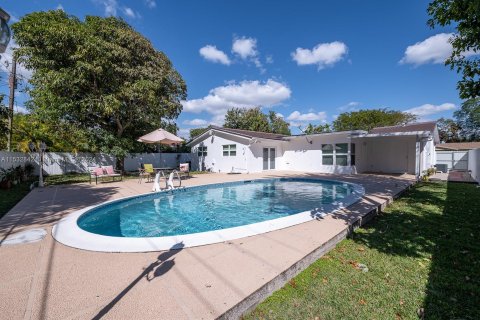 Villa ou maison à vendre à North Miami Beach, Floride: 4 chambres, 191.1 m2 № 1037313 - photo 22