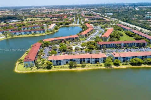 Condominio en venta en Pembroke Pines, Florida, 1 dormitorio, 75.34 m2 № 1042738 - foto 3