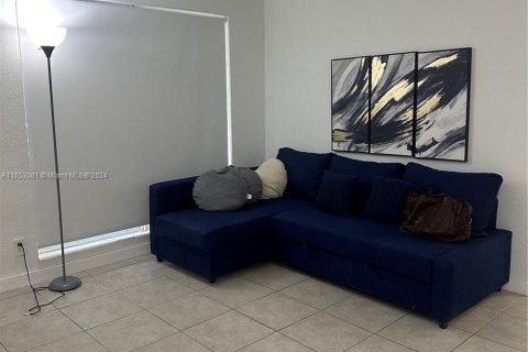 Condominio en alquiler en Hallandale Beach, Florida, 1 dormitorio, 64.1 m2 № 1347816 - foto 2