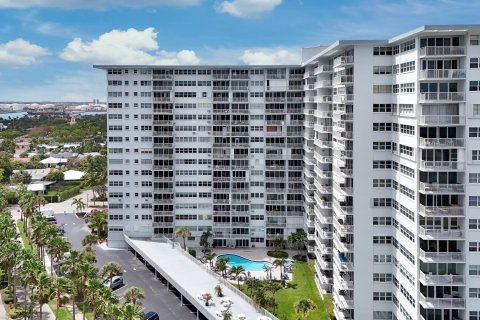 Condo in Fort Lauderdale, Florida, 2 bedrooms  № 1080501 - photo 11