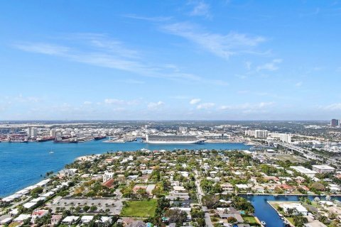 Condo in Fort Lauderdale, Florida, 2 bedrooms  № 1080501 - photo 1