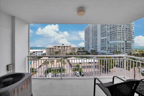 Condo in Fort Lauderdale, Florida, 2 bedrooms  № 1080501 - photo 15