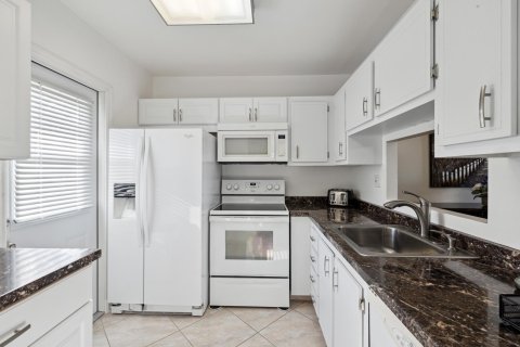 Condo in Lauderdale Lakes, Florida, 2 bedrooms  № 1080541 - photo 11