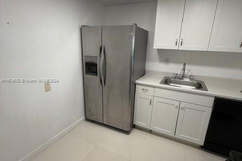 Condo in Hallandale Beach, Florida, 1 bedroom  № 1398056 - photo 1