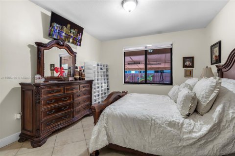 Casa en venta en Miami, Florida, 4 dormitorios, 147.06 m2 № 1398097 - foto 22