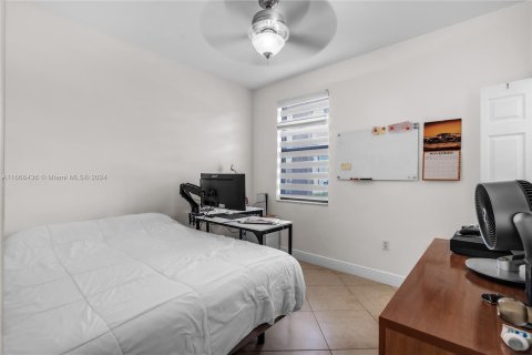 Casa en venta en Miami, Florida, 4 dormitorios, 147.06 m2 № 1398097 - foto 28