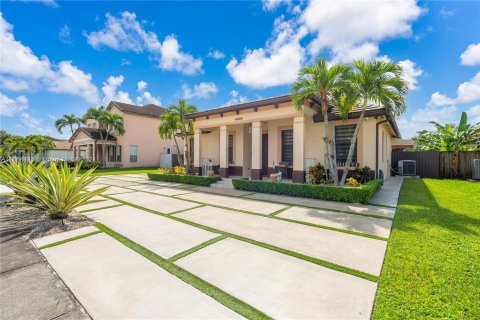 Casa en venta en Miami, Florida, 4 dormitorios, 147.06 m2 № 1398097 - foto 4