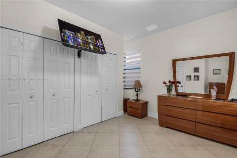 Casa en venta en Miami, Florida, 4 dormitorios, 147.06 m2 № 1398097 - foto 30