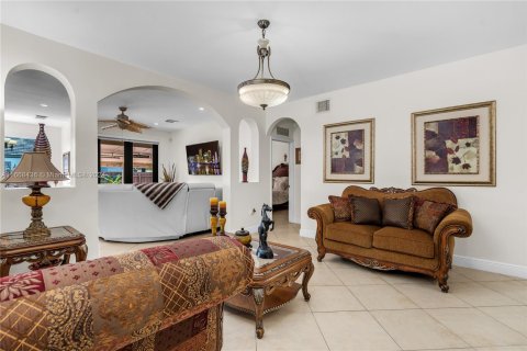 Casa en venta en Miami, Florida, 4 dormitorios, 147.06 m2 № 1398097 - foto 19