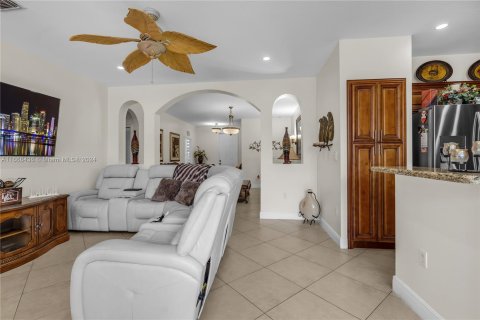 Casa en venta en Miami, Florida, 4 dormitorios, 147.06 m2 № 1398097 - foto 17